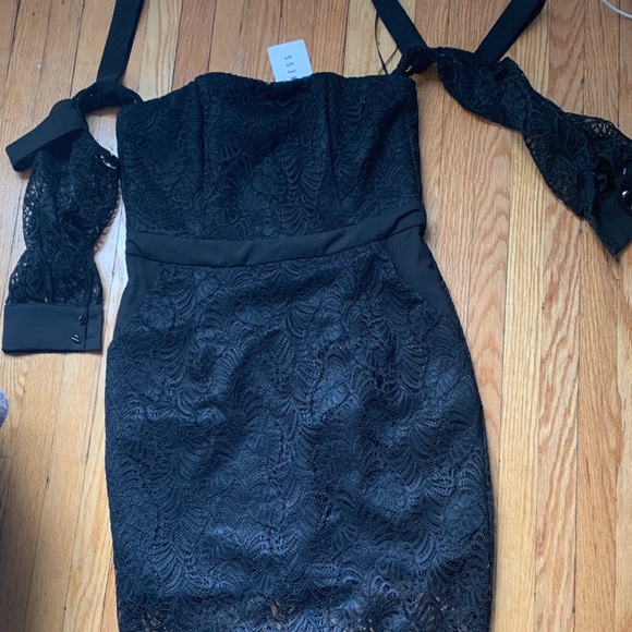 Beautiful lace Dress with cold Shoulder - Picture 6 of 7